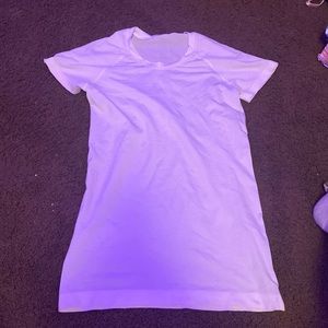 white lululemon shirt